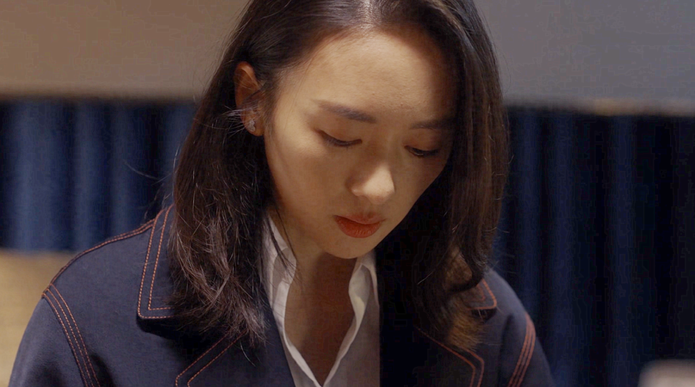 许子言|《三十而已》幕后：许子言哭戏一遍过，导演一脸宠溺抱怀里