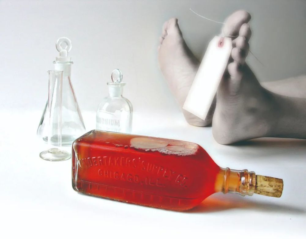 甲醛|一个人喝下用于暂时保存尸体的防腐液会死吗？