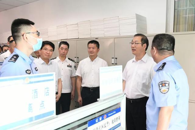 垫江县公安局|刘强走访慰问执勤一线公安民警