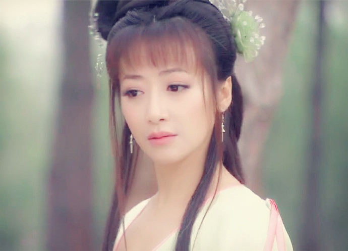 玉衡仙子,天宫中的玉衡仙子,被大鹏打伤至凡间,她有着纯情美好的眼神