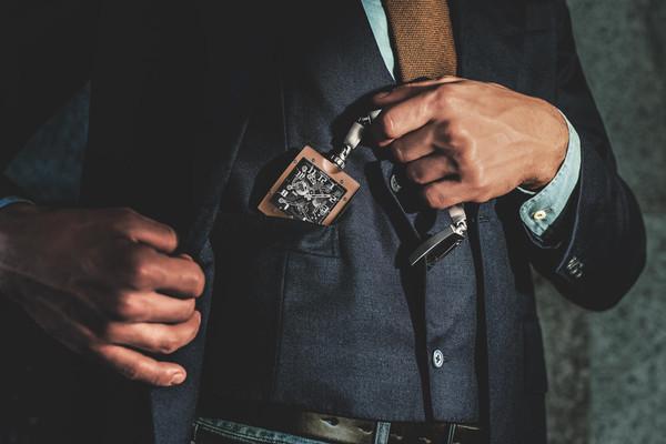 richardmillerm020内外都帅爆陀飞轮怀表竟能变座钟