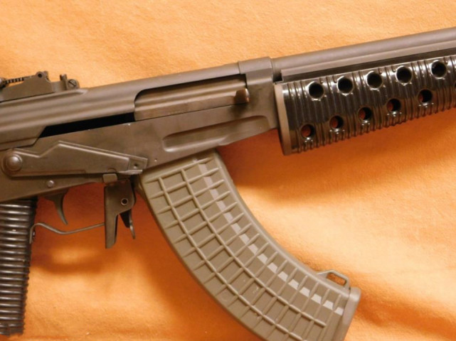 价值六万块的ak步枪?芬兰制造,机匣由整块钢锻压而成,管状枪托太特别