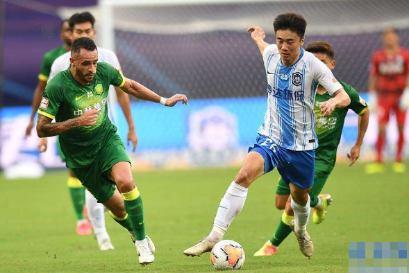 中超真的不是在踢野球 球员表现太业余引解说怒斥 还是干别的吧 腾讯网