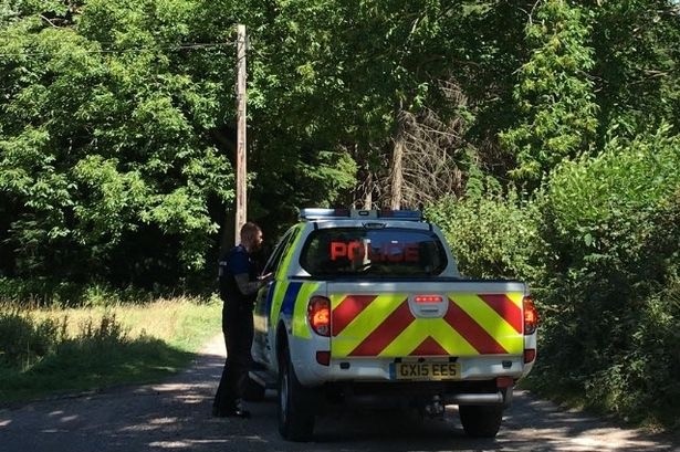 亚马逊|英国女子发现亚马逊快递员在花园大便后报警，亚马逊送礼券作赔偿