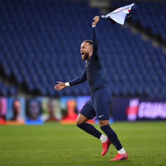 比赛也别忘了凹造型,这10位运动男神的经典发型,夏天可以照着剪