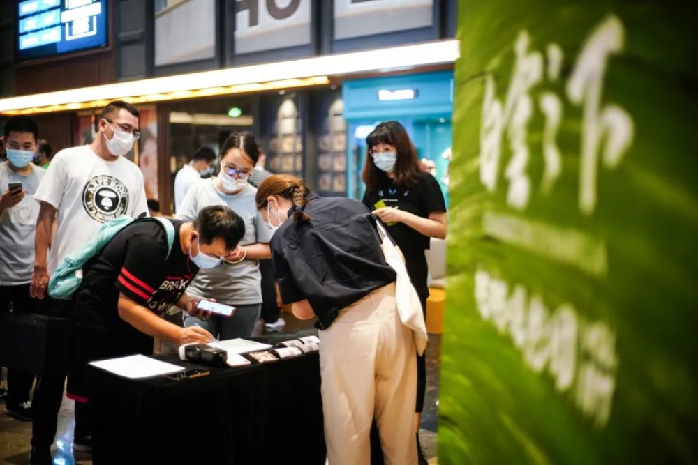 白云之下|近期最特别的一部新片，一定要去影院看！