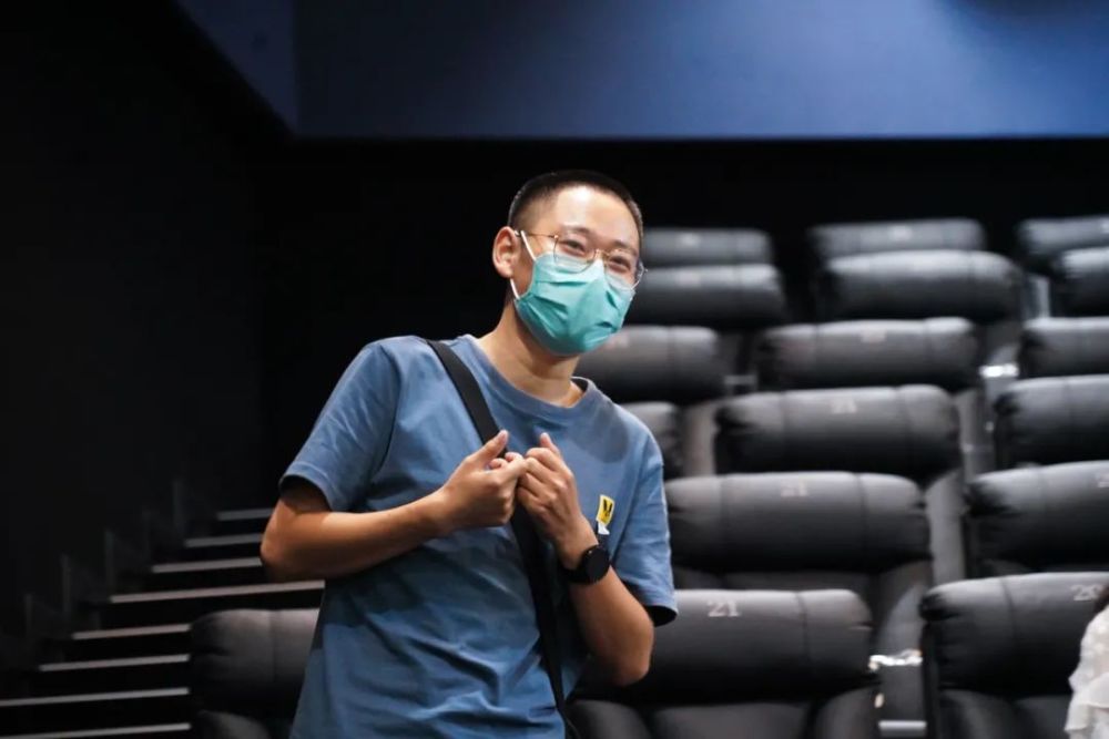 白云之下|近期最特别的一部新片，一定要去影院看！