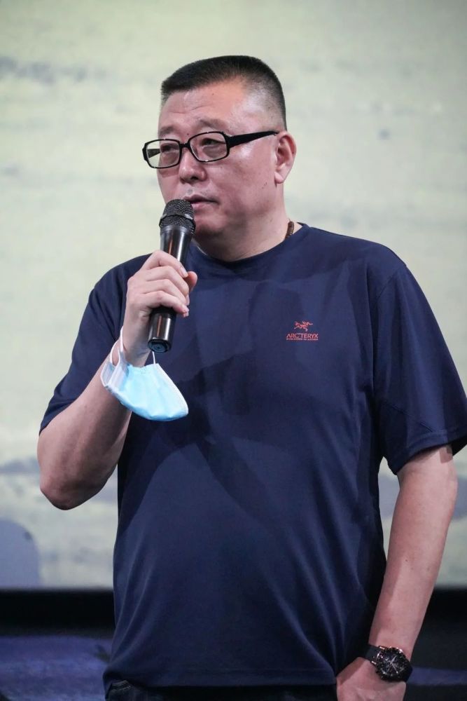 白云之下|近期最特别的一部新片，一定要去影院看！