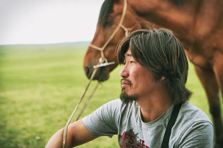 白云之下|近期最特别的一部新片，一定要去影院看！