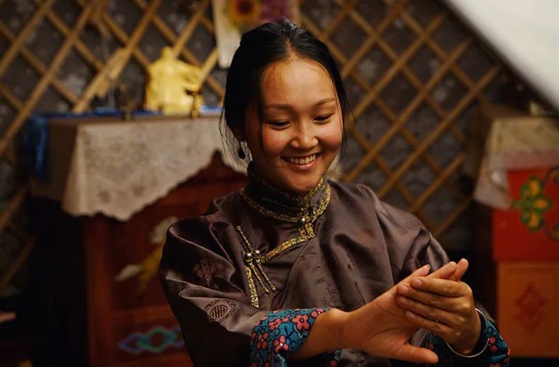 白云之下|近期最特别的一部新片，一定要去影院看！