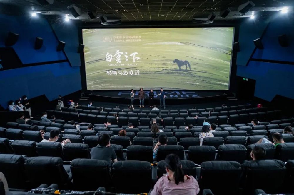 白云之下|近期最特别的一部新片，一定要去影院看！