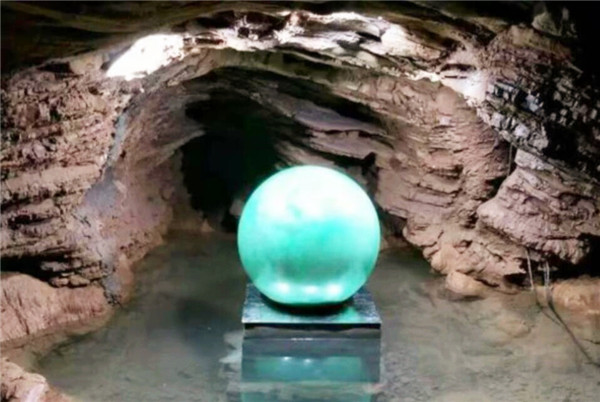 夜明珠|陕西男子挖到重6吨夜明珠，专家估值26亿无人买，如今成了“路灯”