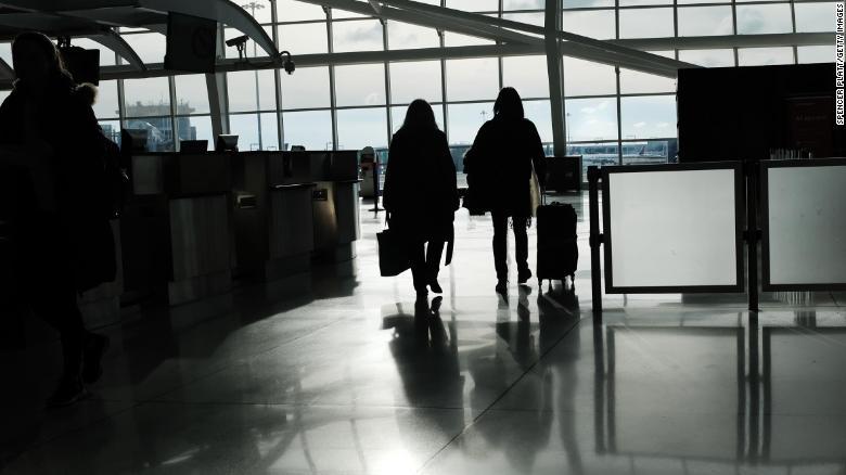 美国_时政|美取消全球旅行禁令，但民众早已钻空畅游欧洲