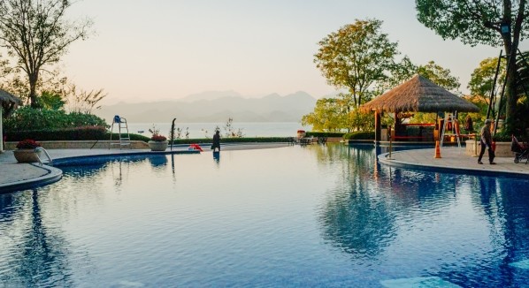 金茂酒店|北京丽江入住率不足两成 金茂酒店拟私有化退市 上半年亏1.57亿元