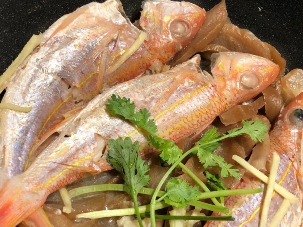 继续在家做潮汕美食:菜脯煮红口鱼