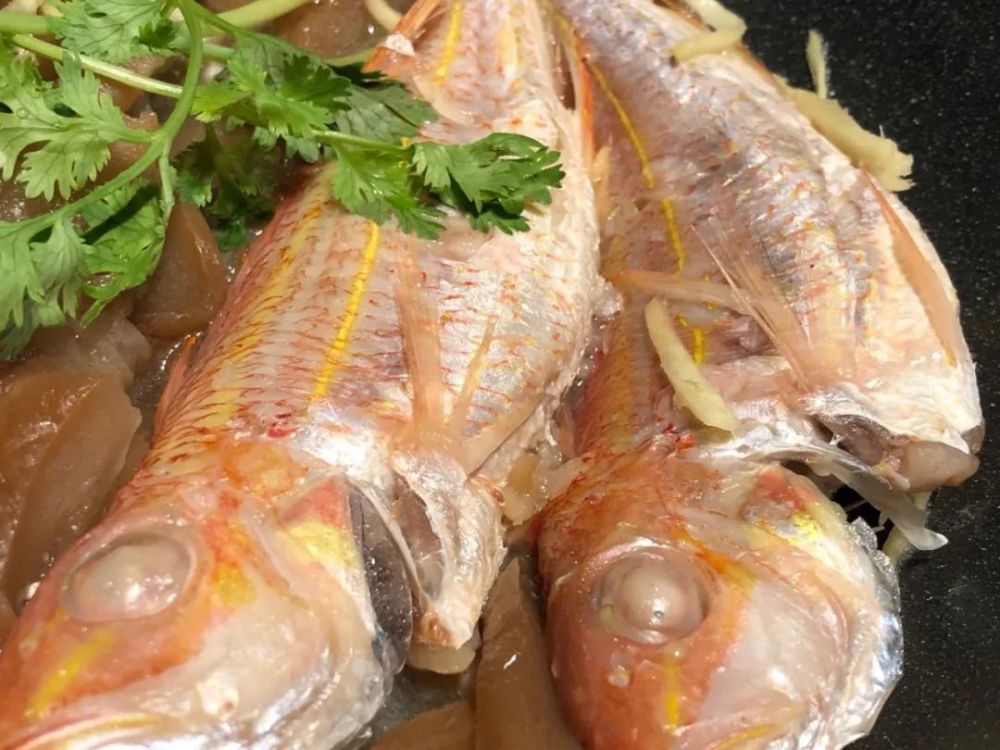 继续在家做潮汕美食:菜脯煮红口鱼