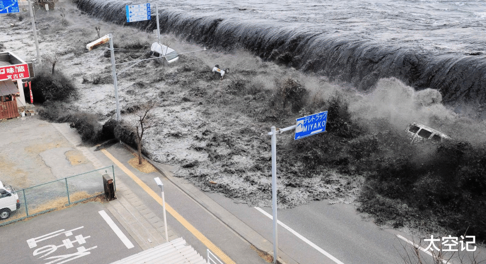 海啸|真实的海啸有多可怕？海啸又是如何形成的！100年夺走26万人生命！