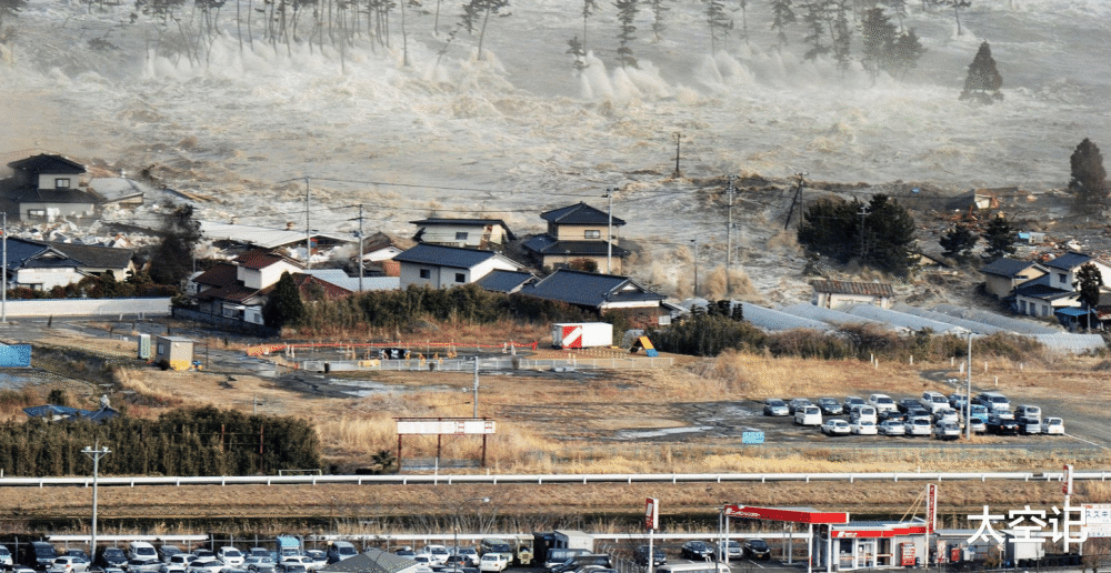 海啸|真实的海啸有多可怕？海啸又是如何形成的！100年夺走26万人生命！