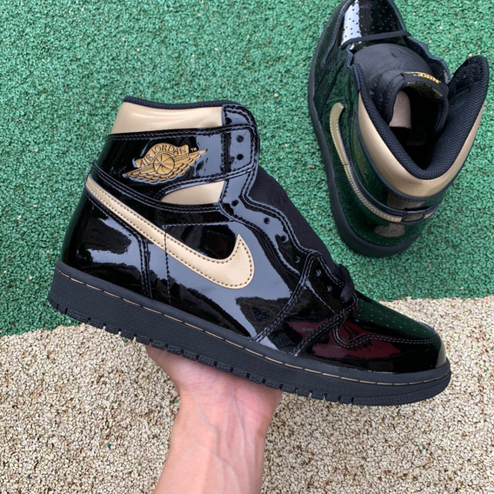aj1 og black/metallic gold 高帮漆皮黑金球鞋