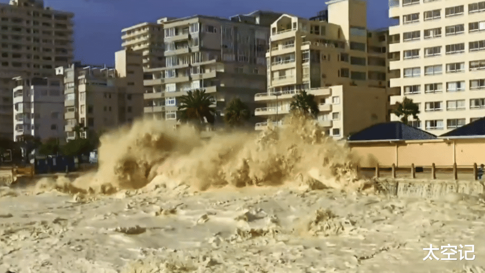 海啸|真实的海啸有多可怕？海啸又是如何形成的！100年夺走26万人生命！
