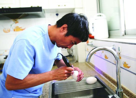 任建强|任建强：自学蛋雕艺术 雕刻“万千世界”