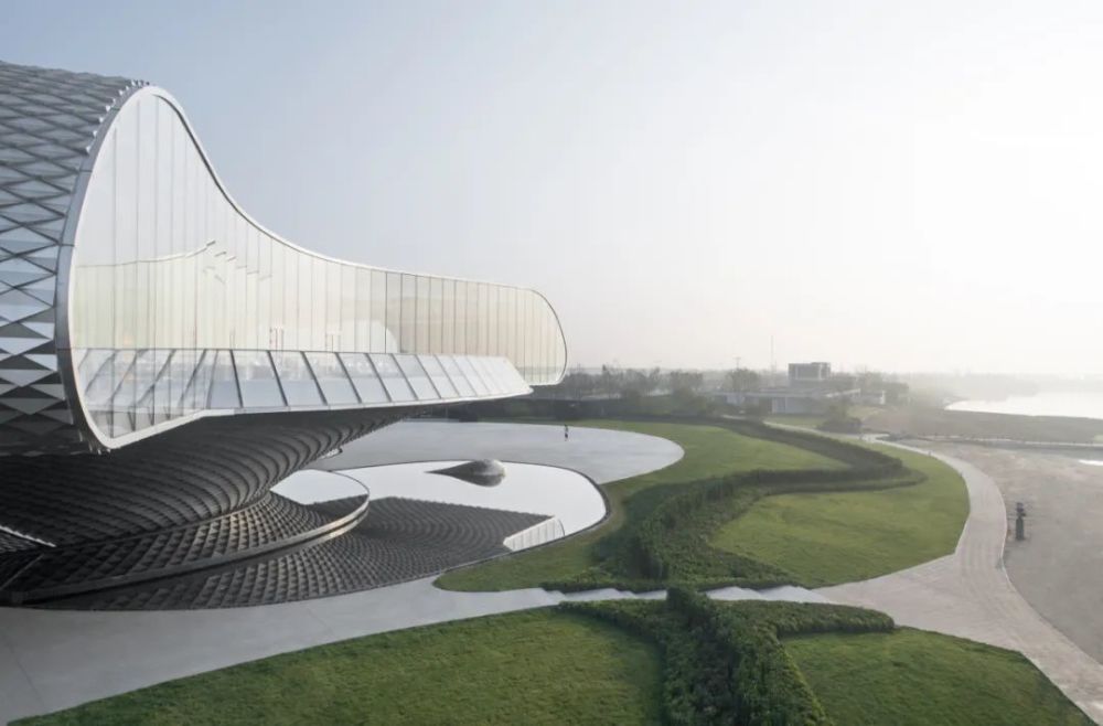 场域空间与艺术镜像