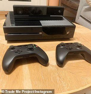 苹果|女子在网上以物换物，用一枚发夹最终换回一台苹果笔记本电脑