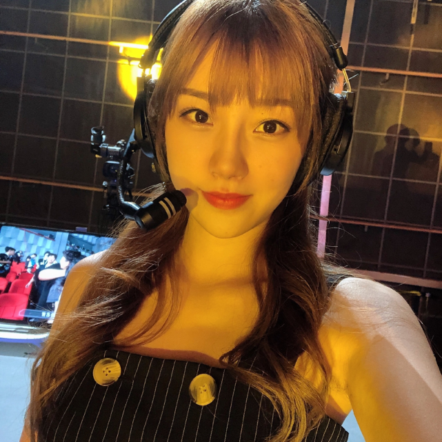 kpl史上最保守女解说立人参加好身材评选裹得严严实实就上了