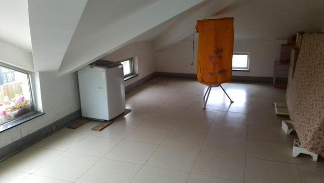 顶楼业主要动闷顶层,层高1米2打通扩入阁楼,物业:想得美!不准