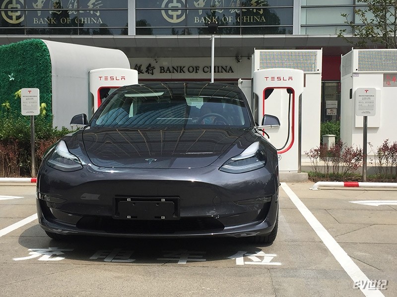 超级充电桩|北京首座特斯拉V3超级充电站启用 今年国内将新增4000个超级充电桩