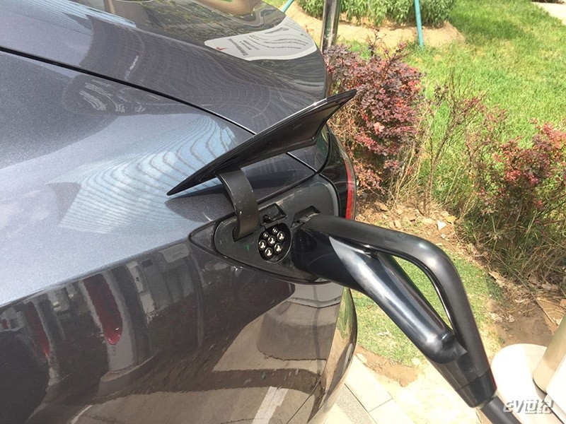 超级充电桩|北京首座特斯拉V3超级充电站启用 今年国内将新增4000个超级充电桩