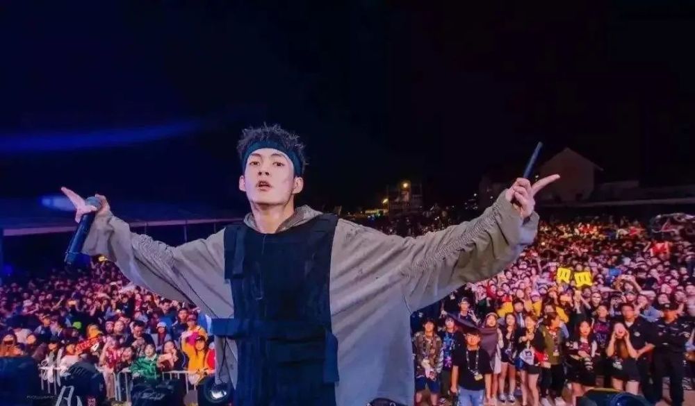 贝贝李京泽从误解到认可依然是中文说唱的神话