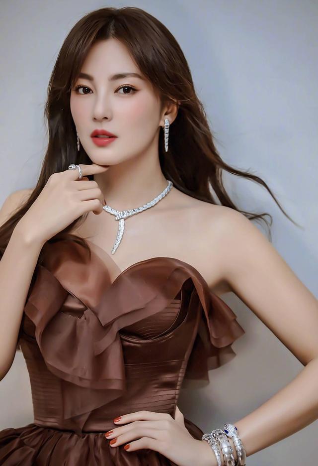 性感女神张雨绮性格直爽豪迈衣品穿搭更是又酷又美