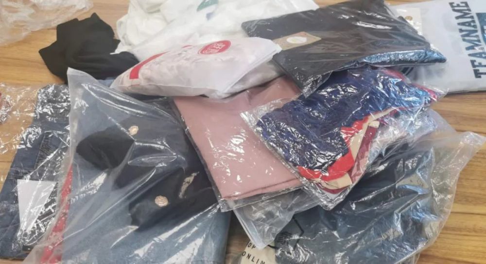 分享 评论 0 8月3日14时,城东派出所接到群众反映称,网购的衣服在快递