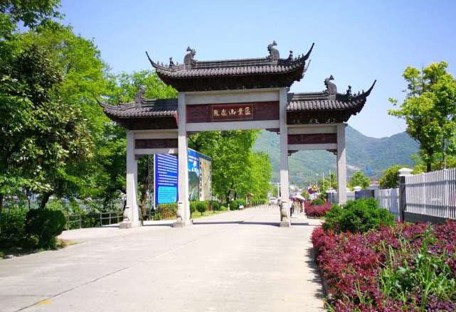 年枞阳县没有划过来之前,只有铜官山区,郊区,狮子山区外加一个铜陵县