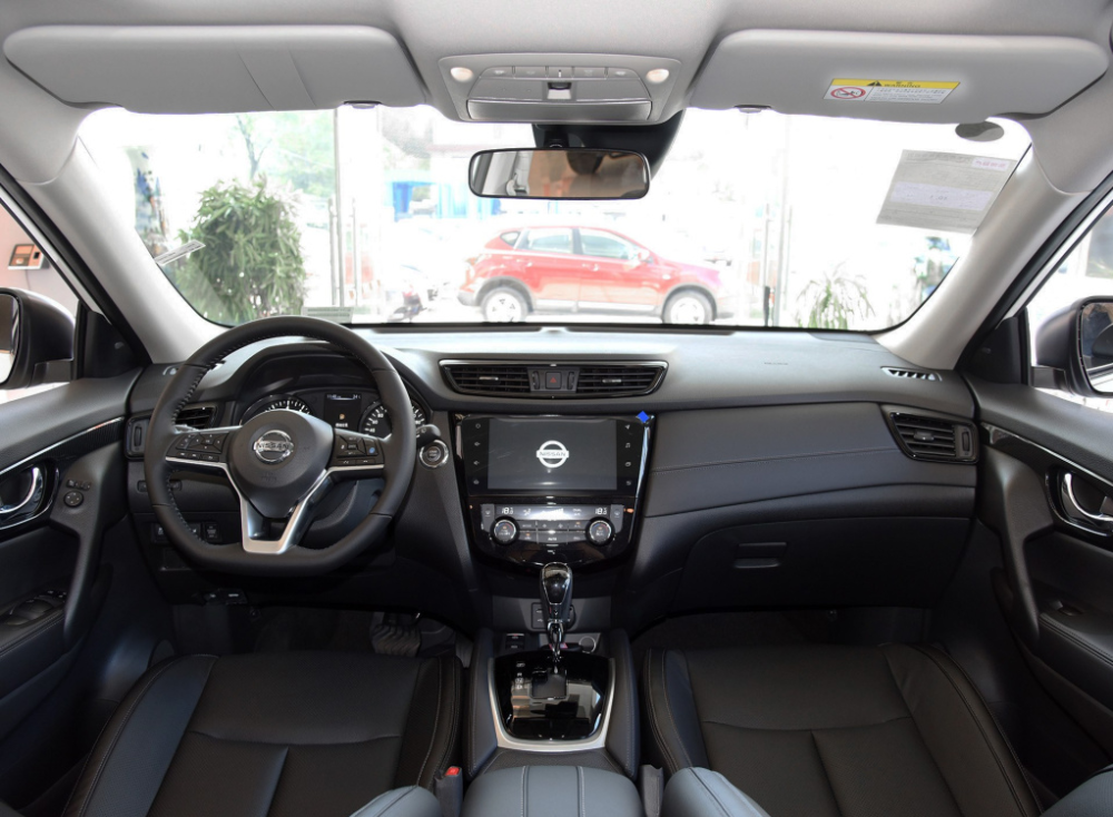 现款日产奇骏内饰