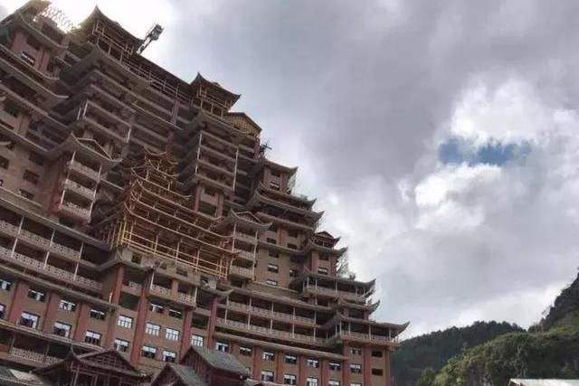 贵州"最壮观"水族建筑,人称"天下第一水楼",如今却沦为鬼城