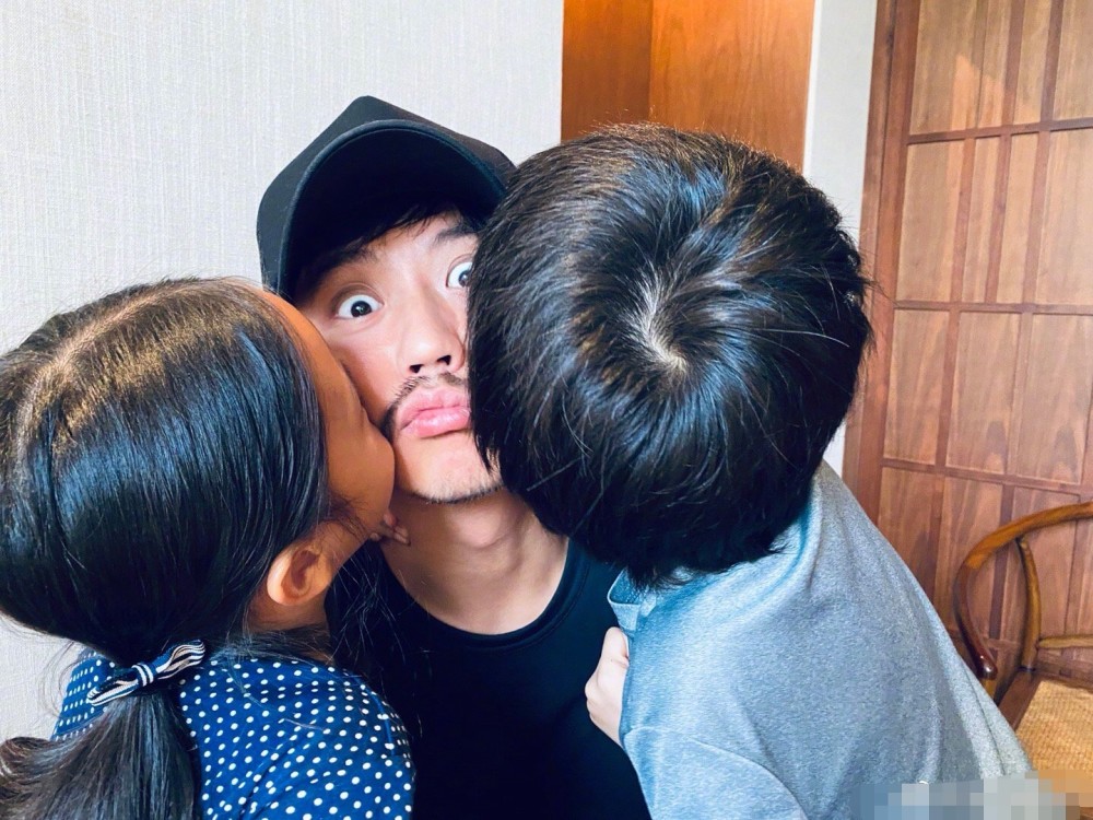 孙俪|邓超羡慕女儿的装牙宝盒，喊话想找回自己的乳牙，网友：直接拔一颗