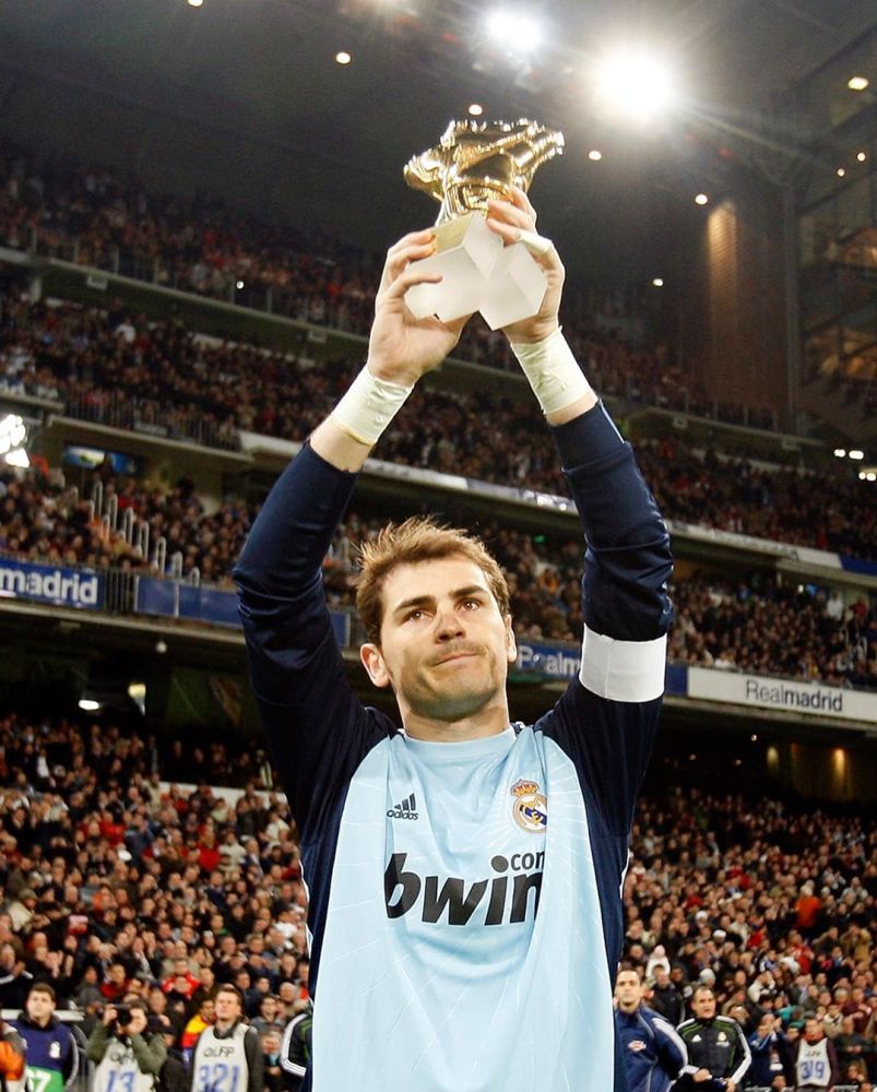 卡西退役特辑:像天下足球一样讲述皇马1号的传奇