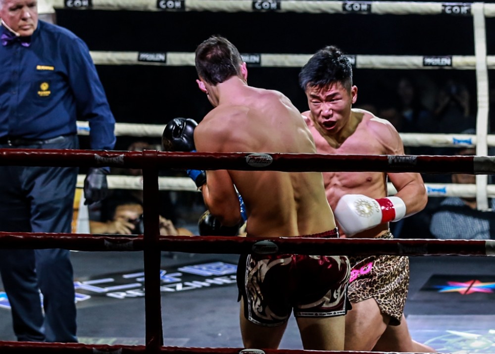 羽量级来自明辉搏击的刘政雨进入拳迷的视野,名气虽然不大,但打法强劲