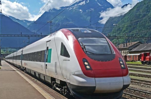 印度打造超快高铁当地群众吹捧不断让中方见识下印度速度