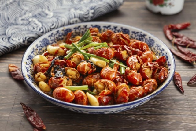 王者荣耀2020世冠赛_王者荣耀2020年日活跃用户数日均1亿!五周年盛典群星