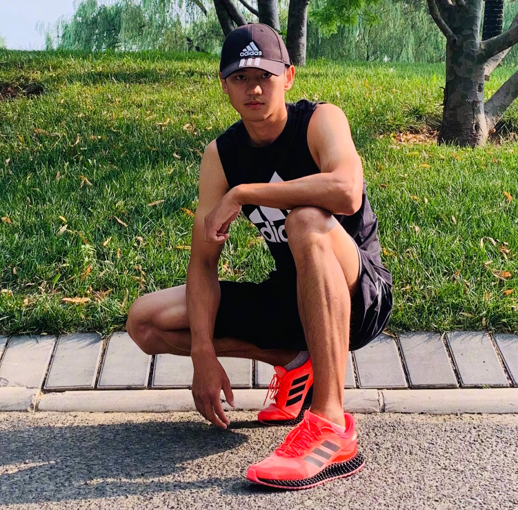 宁泽涛重返泳池,速度快到只有人影,粉丝看哭了:快复出吧!