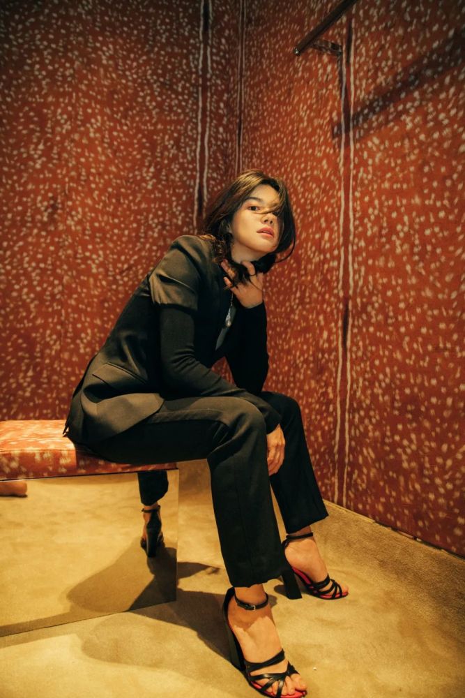 李蔓瑄亮相"burberry空·间" 真空西装a气十足_腾讯新闻