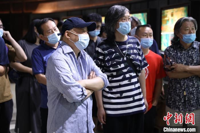北京冬奥组委会|“为奥运喝彩”艺术写生团再度走进首钢园区参观创作