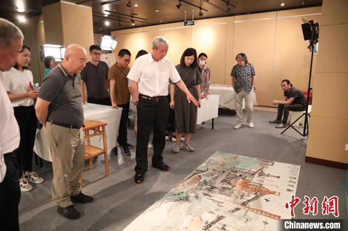 北京冬奥组委会|“为奥运喝彩”艺术写生团再度走进首钢园区参观创作