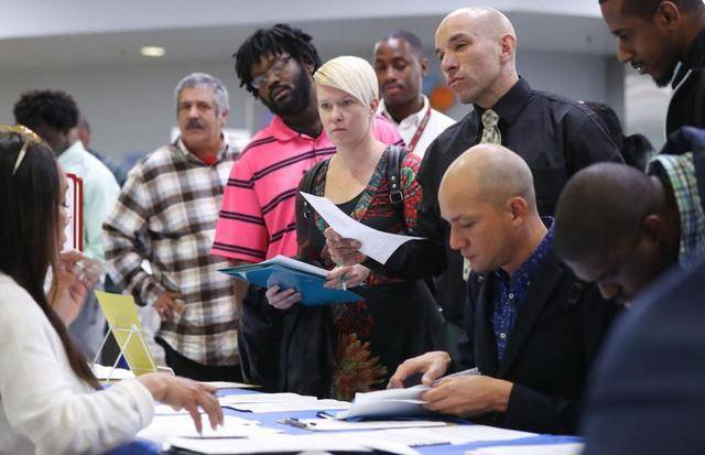 失业救济|美经济复苏遇瓶颈，连续20周失业救济人数超百万