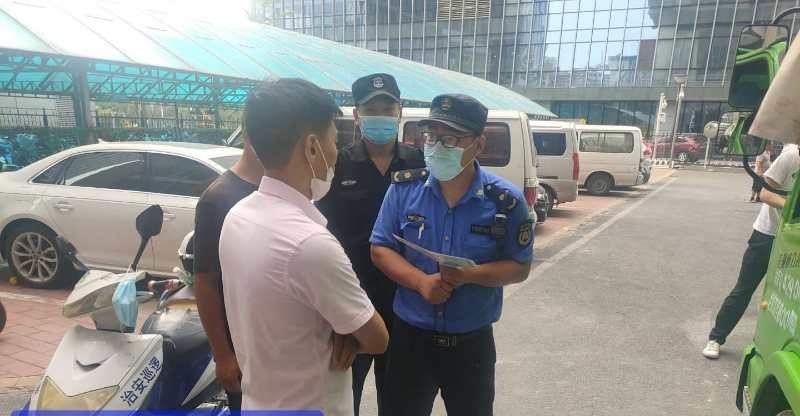 花园路街道|渣土车做假证想瞒天过海，难逃执法队员火眼金睛，拘！