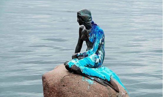 跟童话截然相反!现实中的小美人鱼,备受欺辱被上百人残酷对待