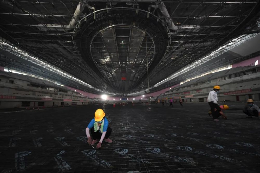 中央广播电视总台|“冬奥之声”探营“双奥之城” 多语种网红主播带货“冰丝带”